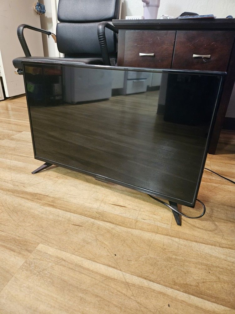 Insignia LED TV 32 Inch