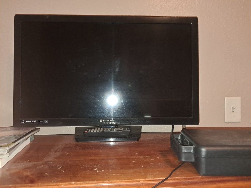 Emerson HDMI Flat Screen Dolby Digital