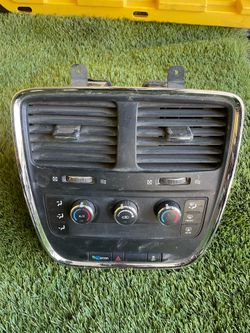 2013 Doge Caravan A/C Climate Control Unit