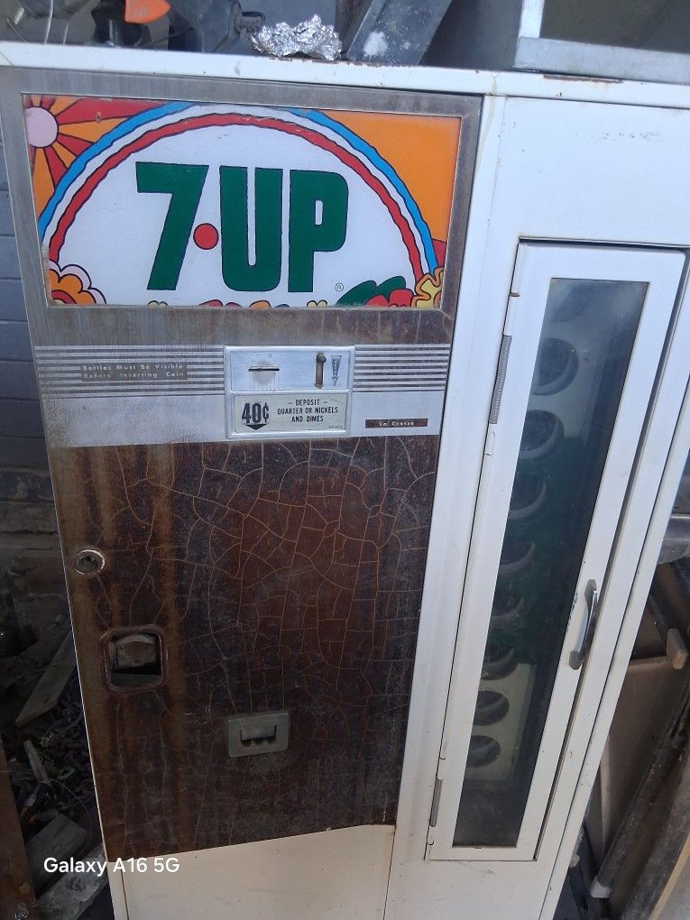 Vintage 7-UP Soda machine