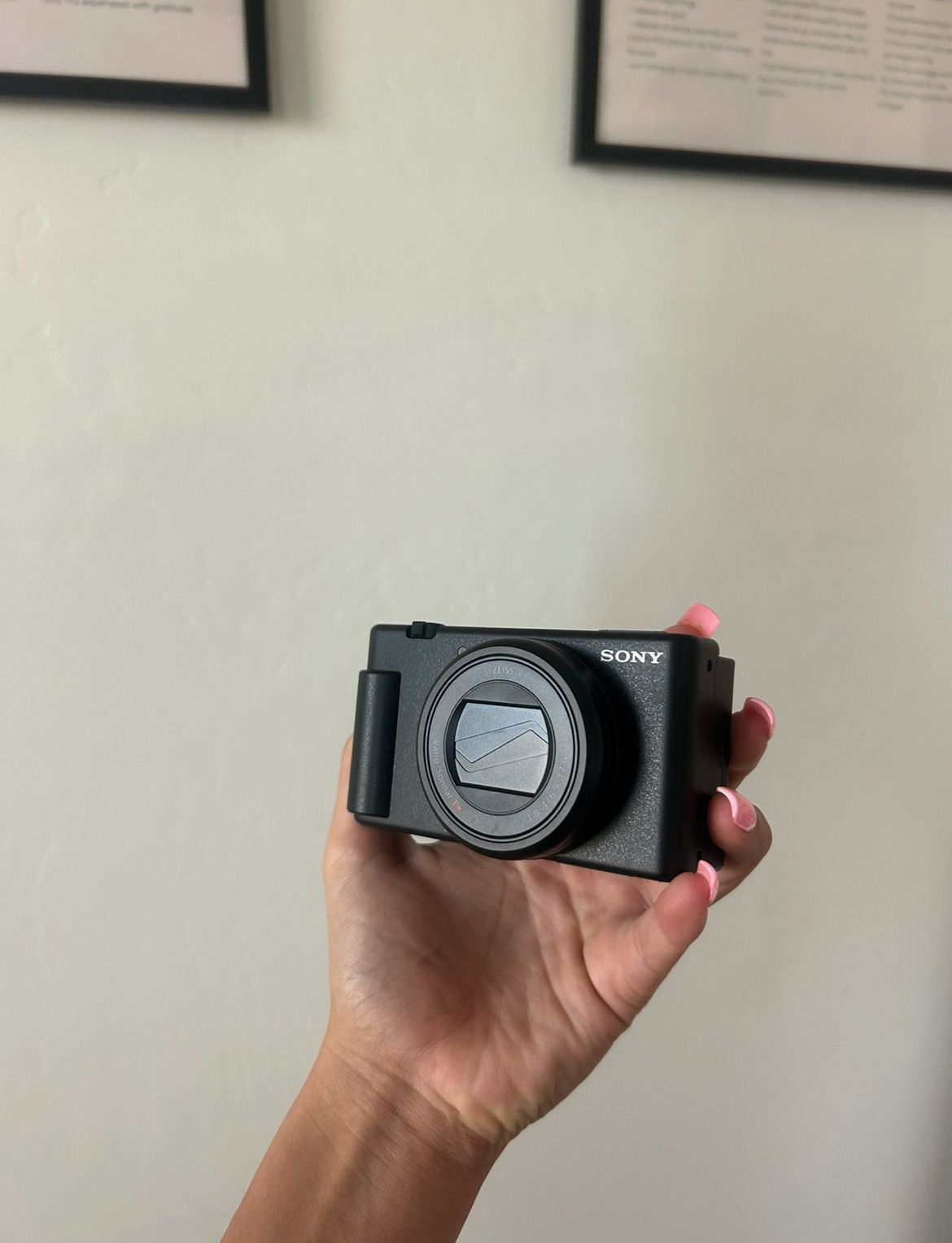 Sony ZV-1 Compact Digital Camera 20.1MP 2.7x Zoom Flip Screen 4K Black USB-C