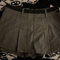 grey skirt 