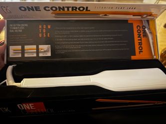 GK One Control Titanium Flat Iron
