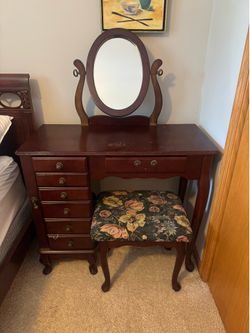 Vanity table