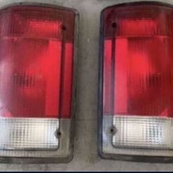 Ford Econoline E150 2008 tall lights OEM