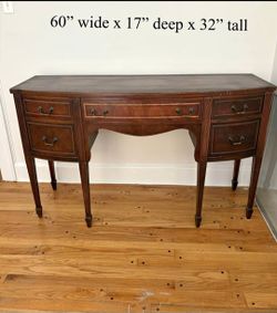 Hepplewhite Design / Stunning classic design! Console table - needs a refresh