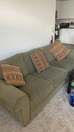 Couch w/matching Pillows