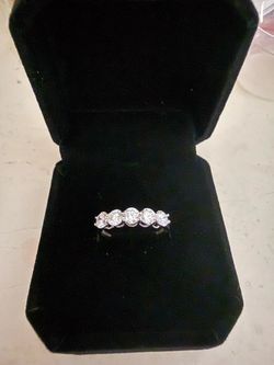 1 Carat Lab Grown Diamond 18k White Gold Ring size 5