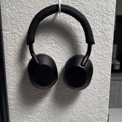 Sony WH-1000XM5 Noise Cancelling Bluetooth Headphones in Black