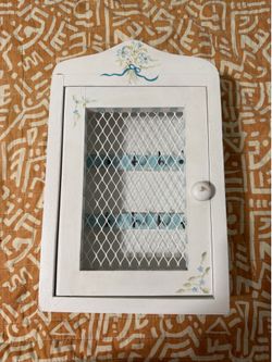 Hanging key cabinet