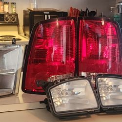 2018 RAM Stock Head lights , Tail lights , Fog Lights Only Have 20k On Them