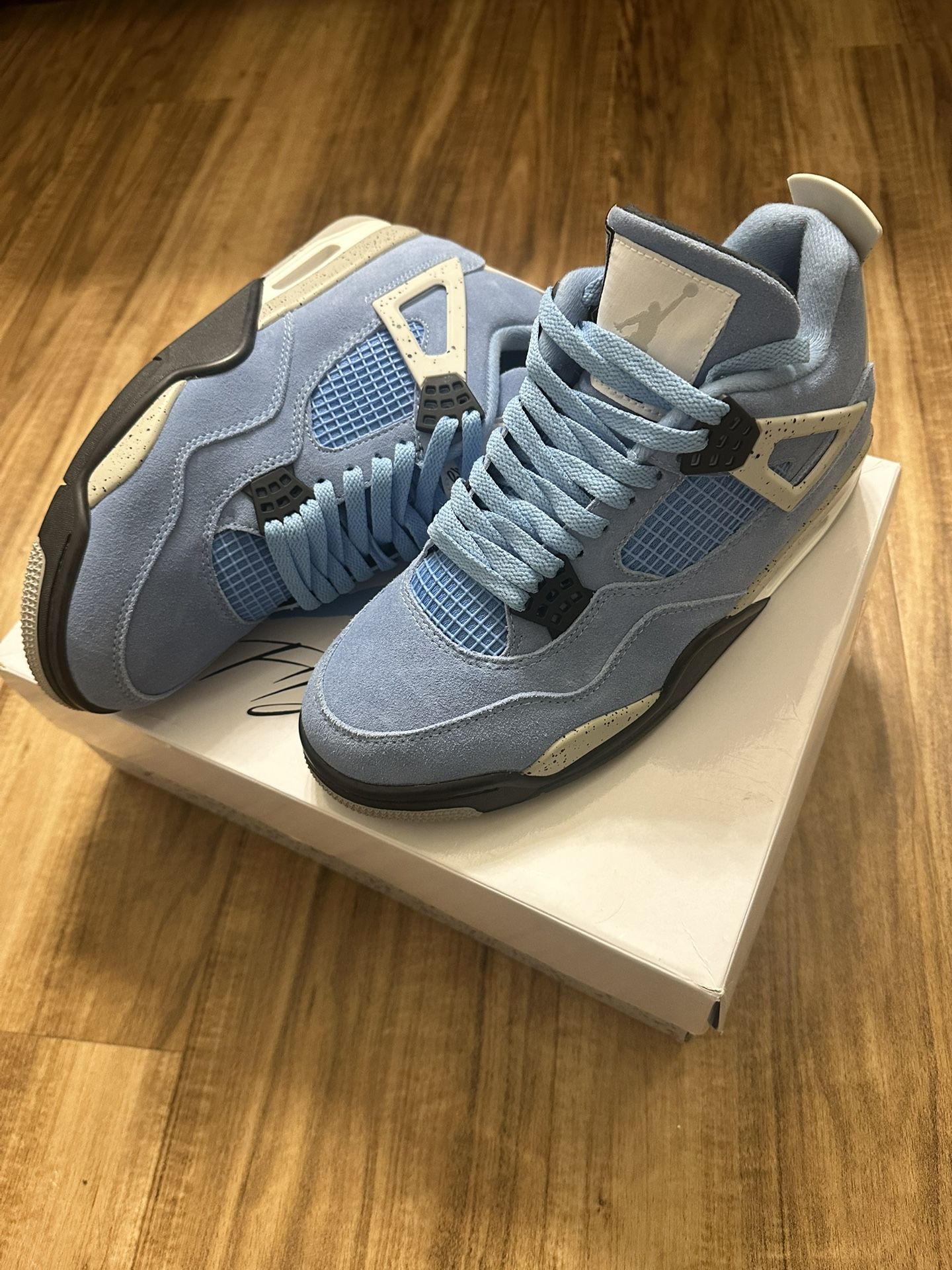Air Jordan 4 Retro University Blue