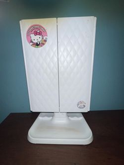 Tri-fold standing mirror