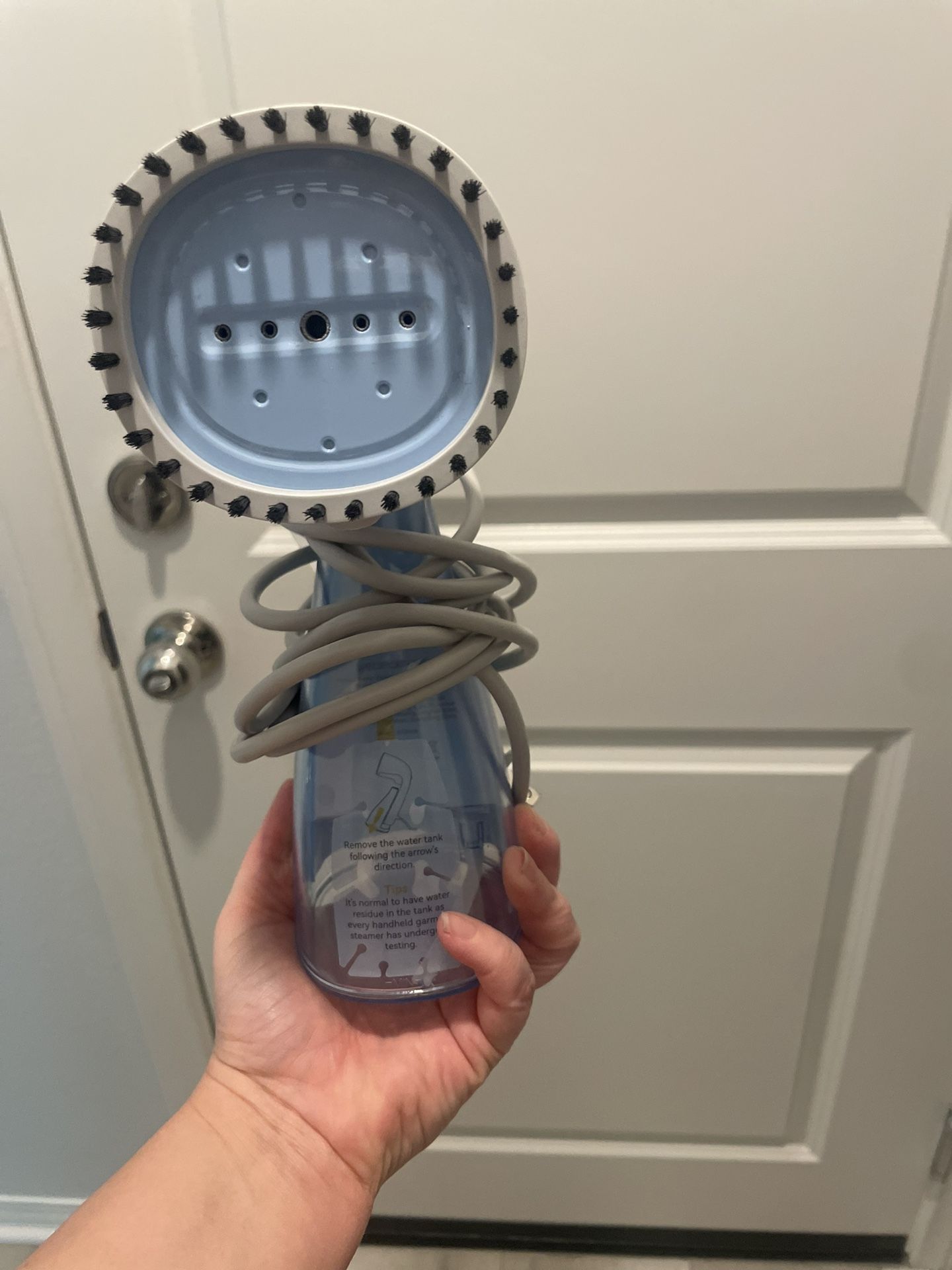 Clothes steamer