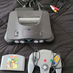 Nintedo 64 Rumble Pack And Ditty Kong Racing 