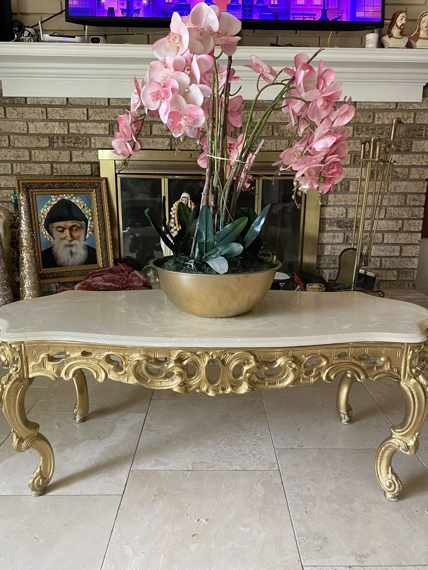 Very beautiful gorgeous Victorian coffee table