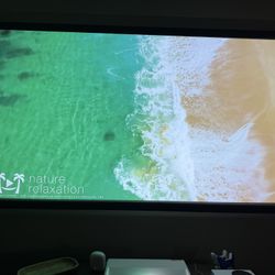 Samsung Short Throw Projector And Screen 