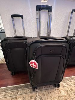 Wenger Swiss Gear Spinner Luggage Suitcase