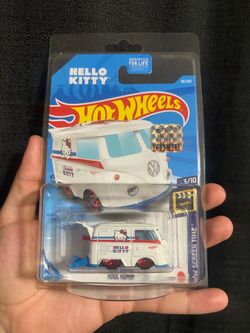 Hot Wheels Hello Kitty Kool Kombi 38/250