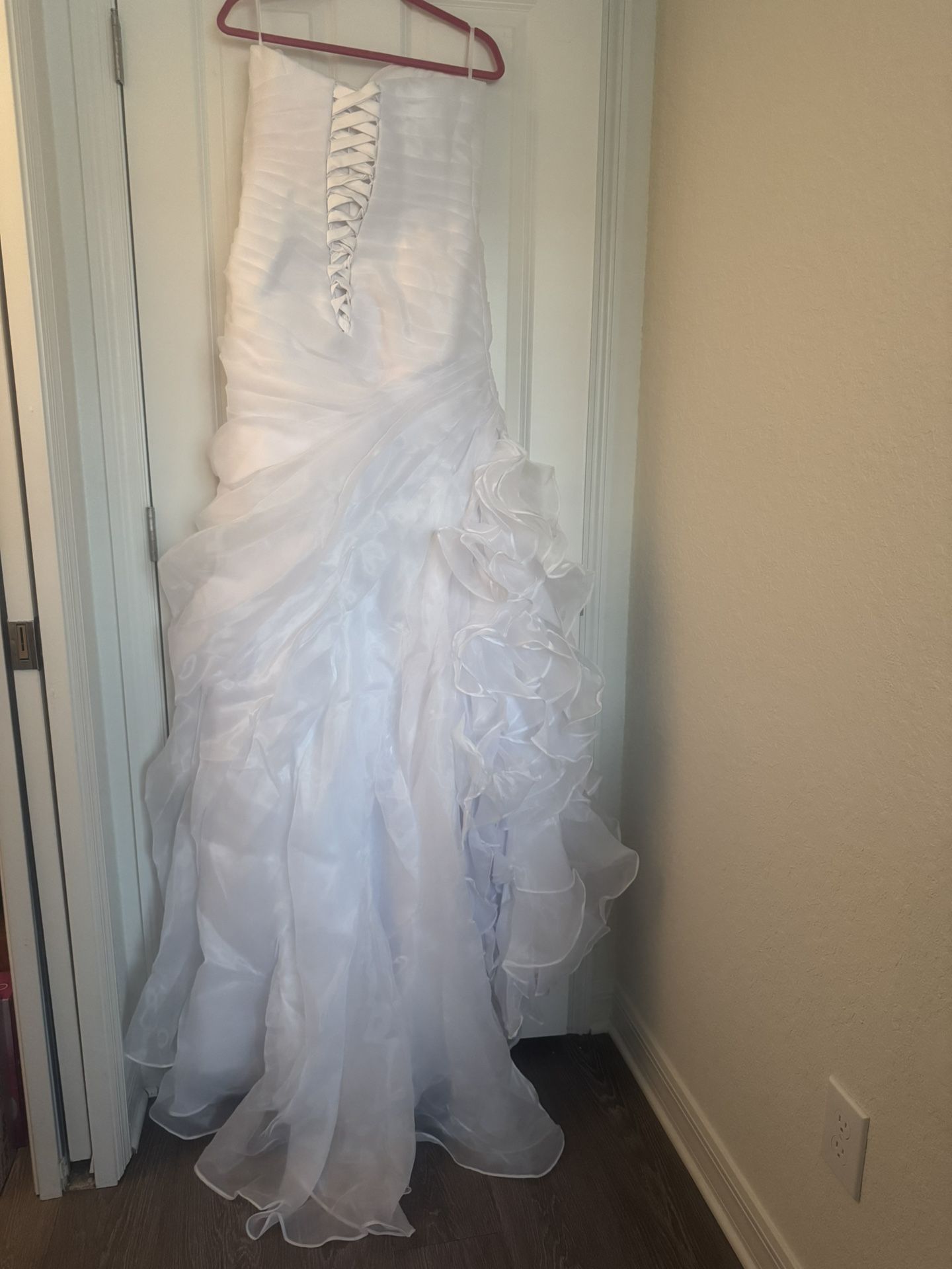 Beautiful Strapless wedding dress