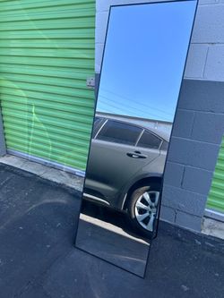 Standing mirror