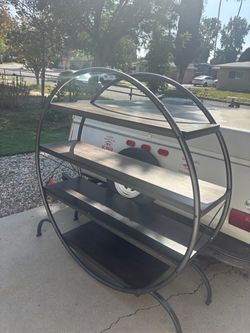 Round shelf