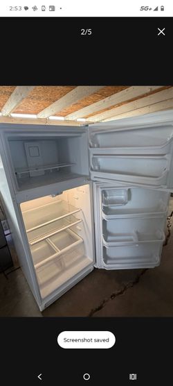 REFRIGERATOR WHITE ON WHITE WORKS EXCELLENT WITH 6 MONTHS WARRANTY GENERAL ELECTRIC