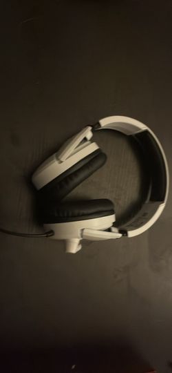 White turtle beach reacon 7 wired gaming headset