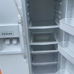 Whirlpool refrigerator good working condition