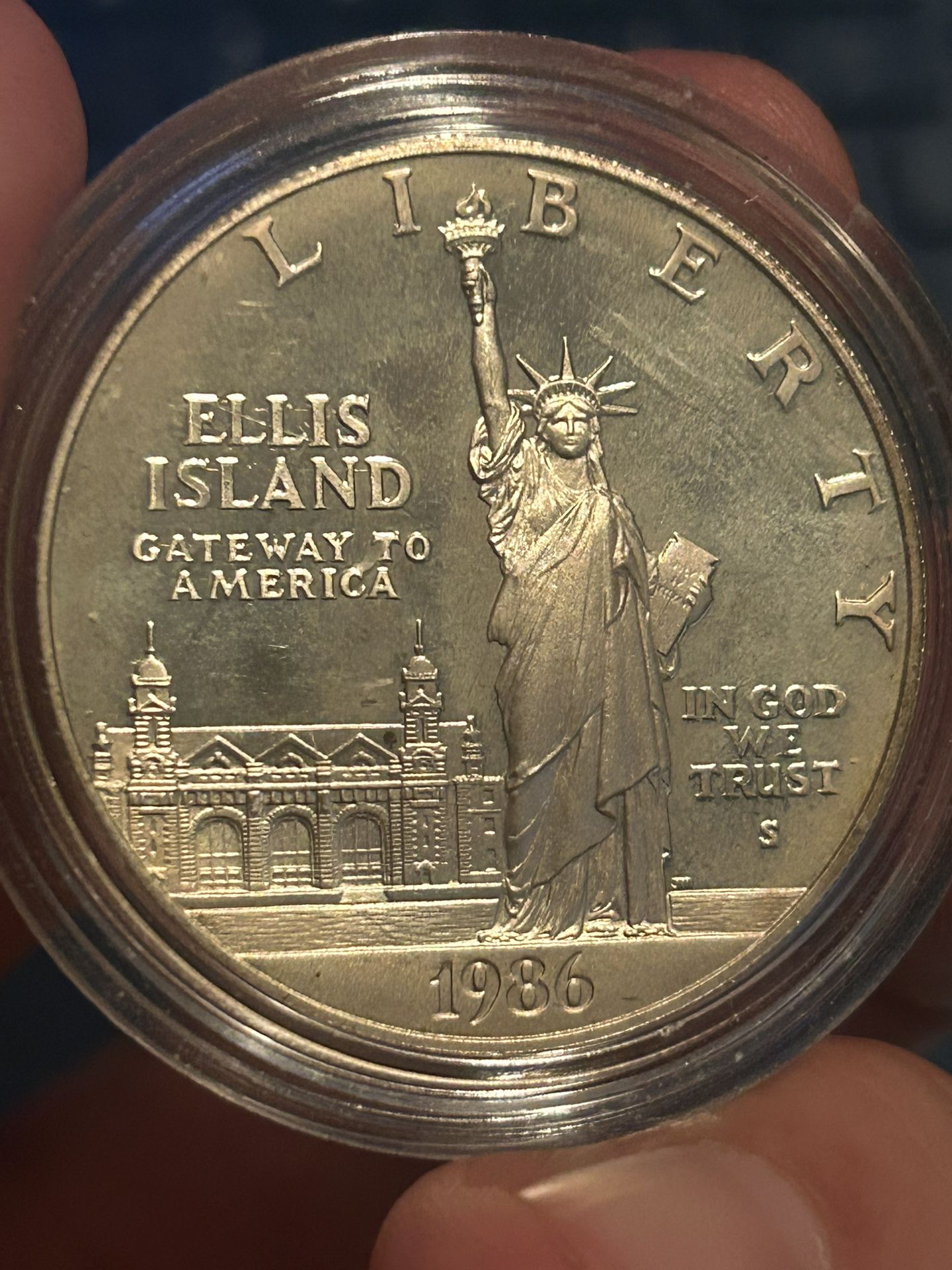 1986 Ellis Island Statue Of Liberty 1 Ounce Silver Dollar 90%