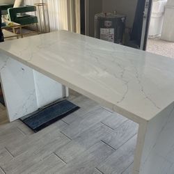 Quartz Desk