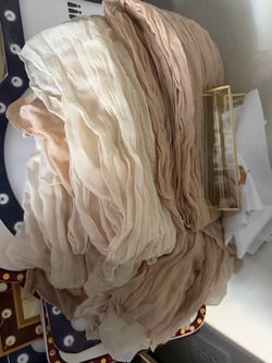 Beige table runners