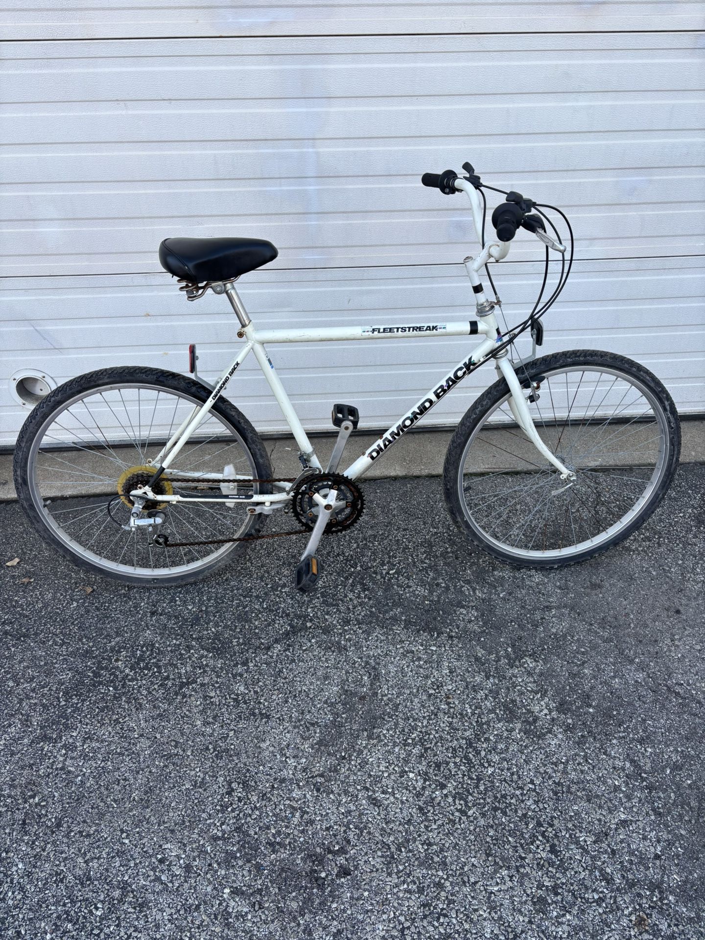 26” Men’s Diamond Back 21 Speed White