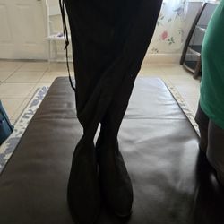 Black Knee-High Boots – Size 9 – Classic & Stylish 🖤