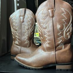 BROWN WESTERN BOOTS