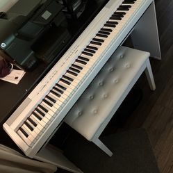 Yamaha Keyboard With Stand, Bench, And Sustain Pedal 