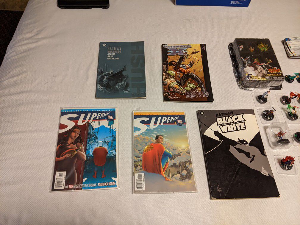 Various comic books and Star Trek HeroClix set.