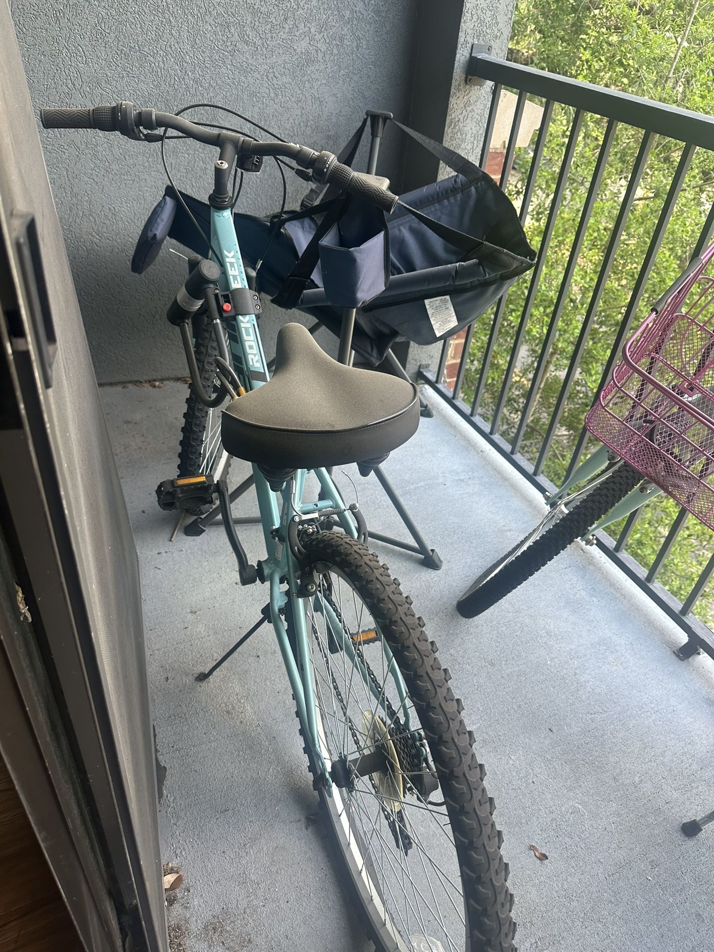 Bike + U-Lock + Wide Seat