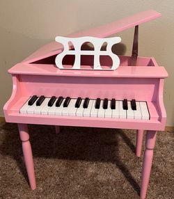 Girls piano 