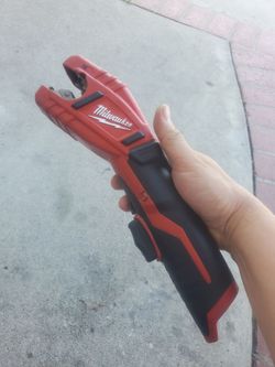 Milwaukee
M12 12V Lithium-Ion Cordless Copper Tubing Cutter (Tool-Only)
