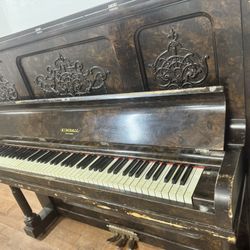 Piano    $900