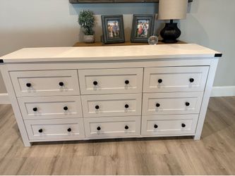 White Dresser with 9 Drawers LIKE NEW!