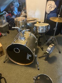 Pearl Drum Set