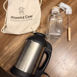 Like New Almond cow milk maker .All accessories included 