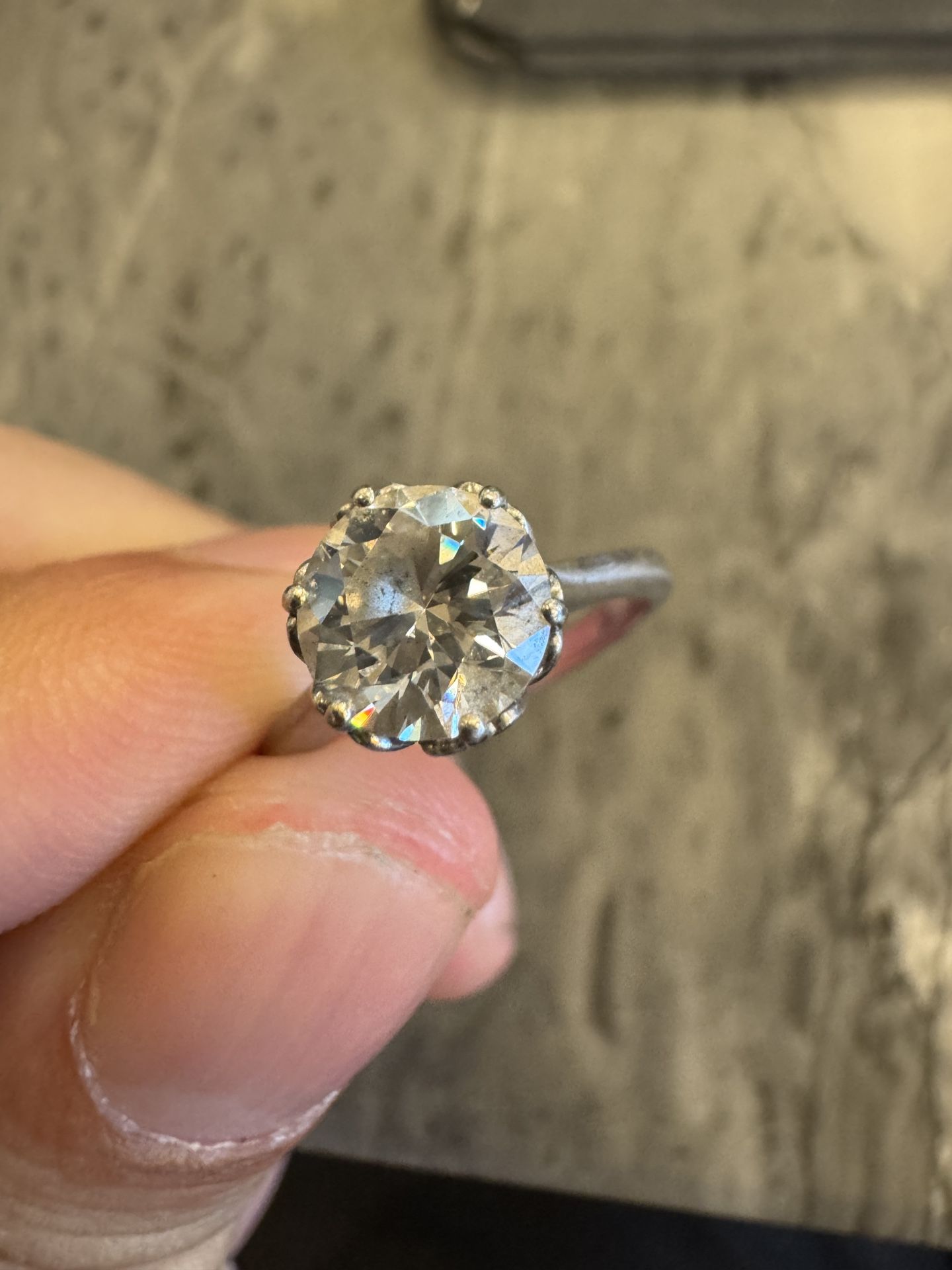 Amazing deal ! 1.50 Carat Round G Si2 Engagment Ring Gia Certified