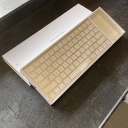 Apple Magic Keyboard (Wireless, Rechargable) (US English) - Silver
