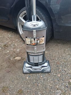 SHARK VACUUM