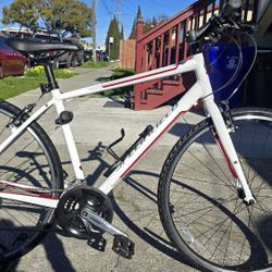Specialized Vita Hybrid Bike Size Large
Like New Ready to Ride 