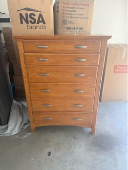 Modern solid wood chest of drawers
