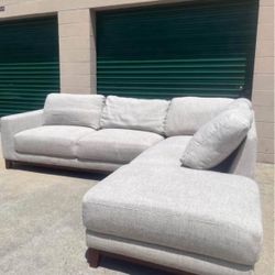 Living Spaces Couch 🛻Delivery Available🛻